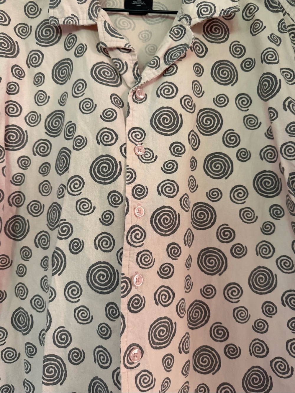 Vintage-Inspired men’s Spiral Print Short Sleeve Shirt - Light Pink - Picture 2 of 5